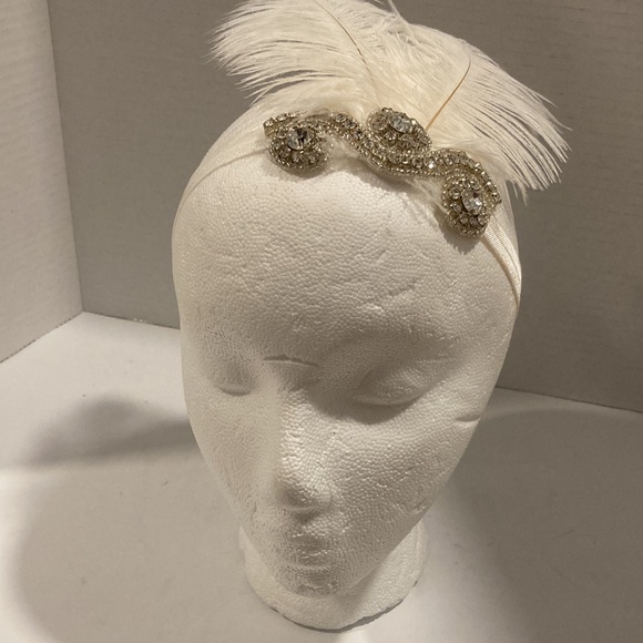 White feathered headband with rhinestones - Picture 4 of 6